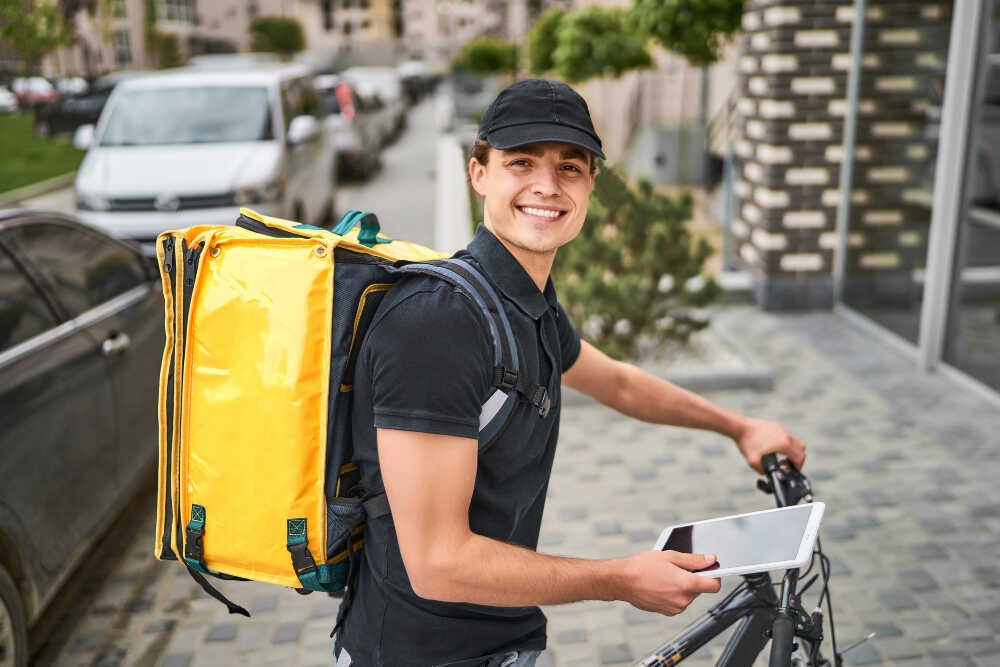 REPARTIDOR EN BICICLETA